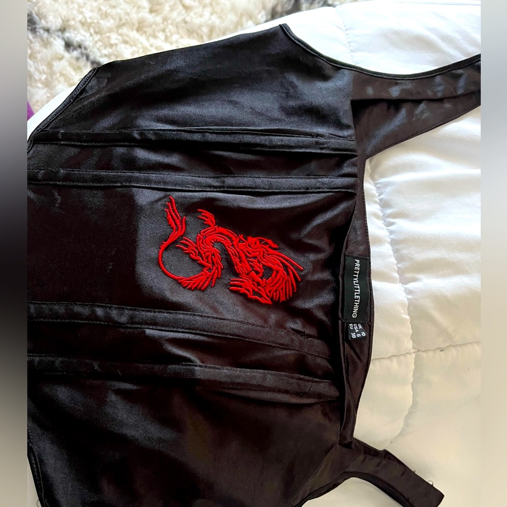 Pretty little things crop top black Chinese dragon cute